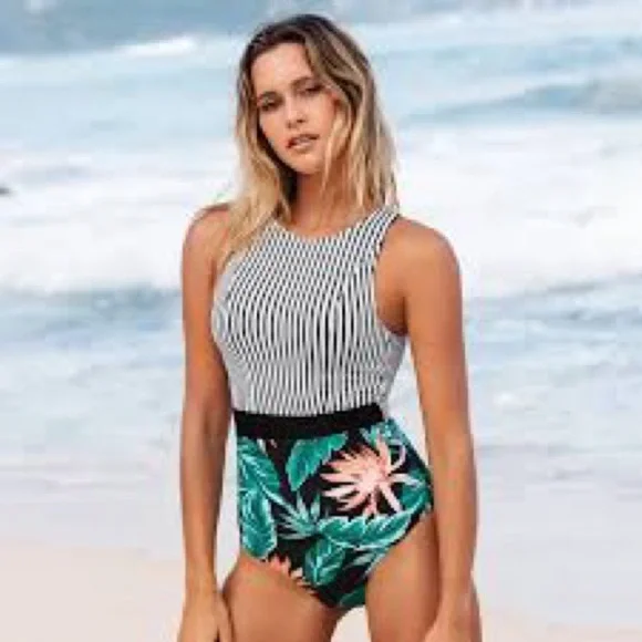 Green Striped And Leafy‎ One-piece Swimsuit Bathing Suit NWT Size XL - Picture 3 of 3